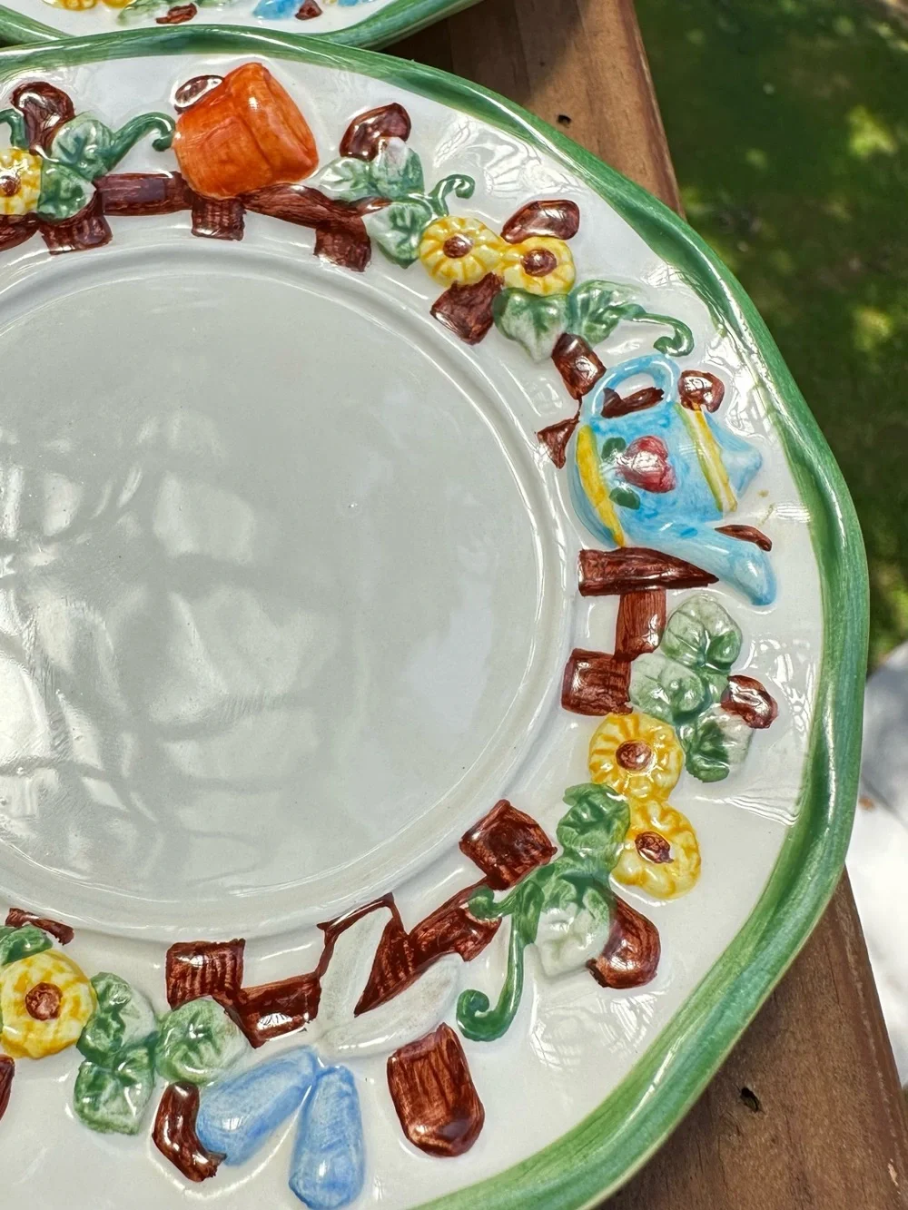 Collectors Dream Hand-Painted 4 pc Set Floral Garden Accent Plate - Green Trim